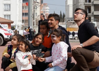 Afet bölgesindeki yavrularımızın gönlüne dokunmaya devam ediyoruz