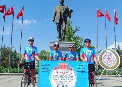 Şanlı Türk Bayrağımızı taşıyan bisiklet ekibimiz Çorum'dan uğurlandı